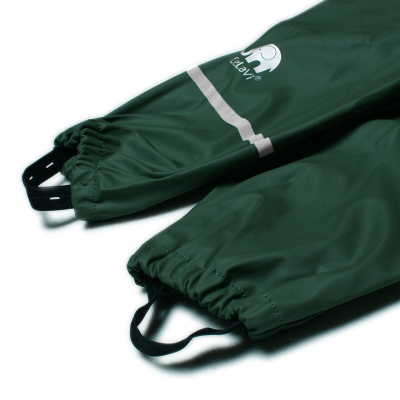 Foot strap and elastic cuff on waterproof rain pants – dark pine variant